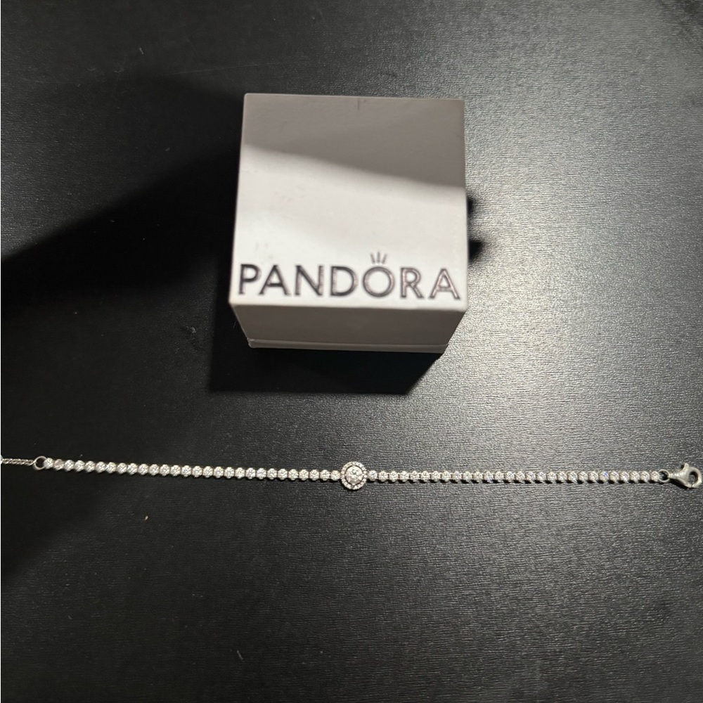 Pandora Sparkling Halo Tennis Bracelet
Sterling silver